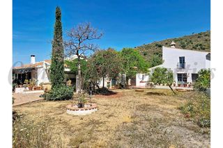 Chalet in Centro Histórico. Villa con piscina privada y apartamento para invitados en vélez-