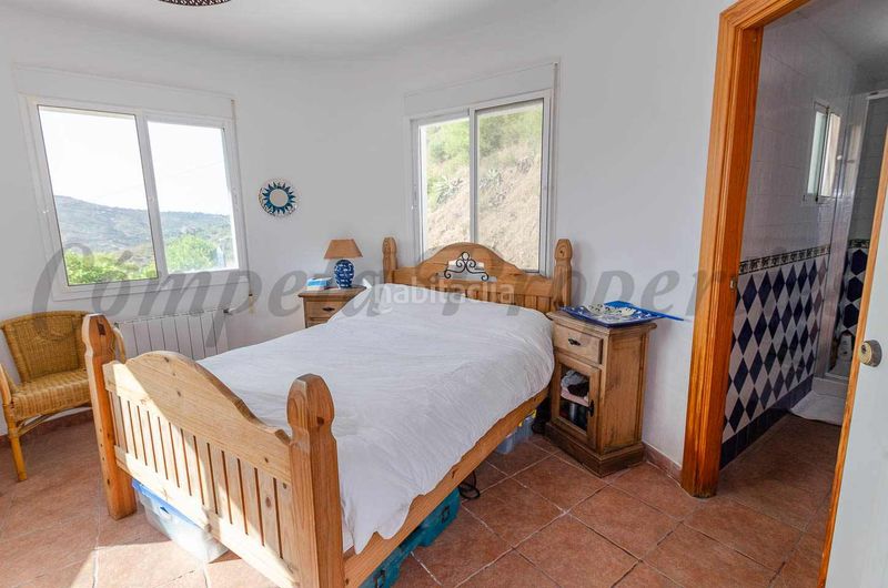 Foto abddef8a-bb98-4aec-97cd-655c5e41c72a. Xalet amb xemeneia calefacció piscina a Cómpeta