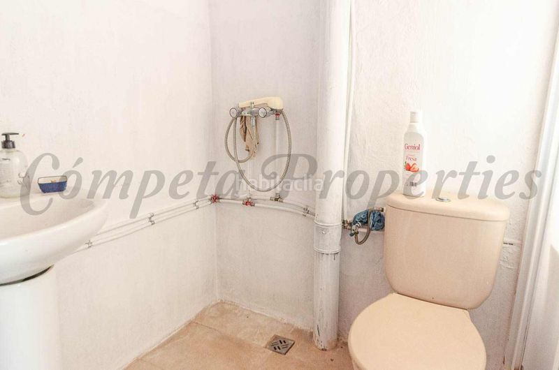Foto 209fa824-707e-4982-8ebf-215b86991871. Casa amb xemeneia aparcament a Cómpeta