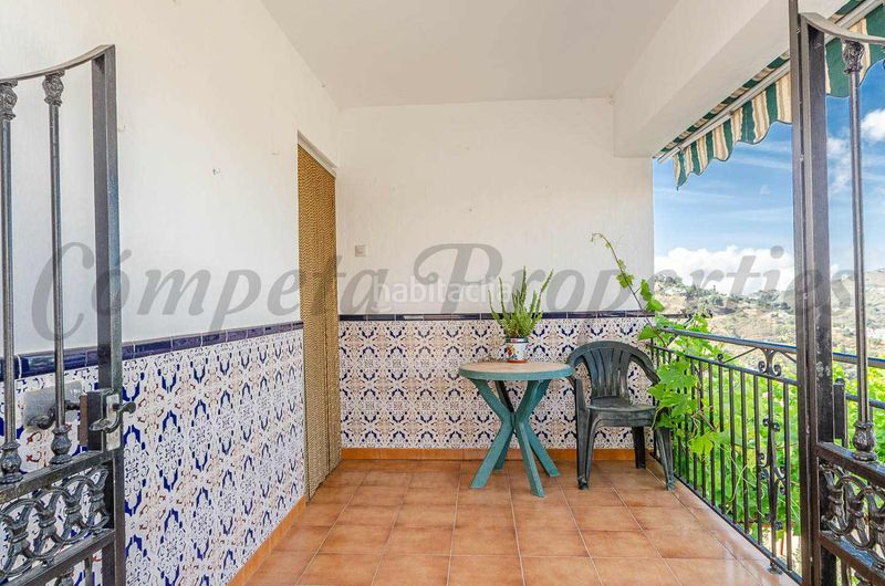 Foto 7c0ae29d-c74a-4985-b9fe-515ab46bc10f. Casa amb xemeneia aparcament a Cómpeta