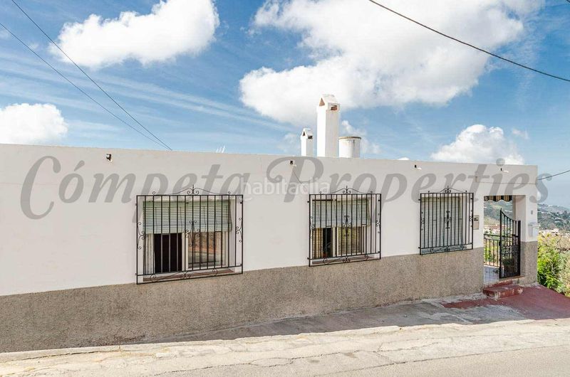Foto 7fa0a455-0ca7-4295-8d89-783be05f4944. Casa amb xemeneia aparcament a Cómpeta