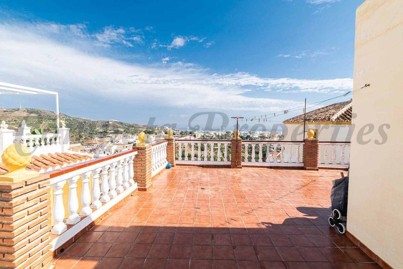 Foto 4430456f-a0f1-4770-9428-50cbb7972697. Casa adossada a Torrox pueblo Torrox