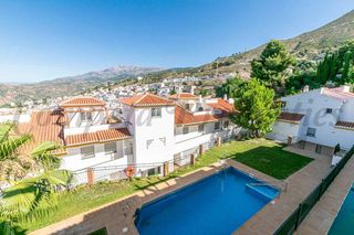 Etagenwohnung in Cómpeta. Piso moderno en cómpeta con vistas al mediterráneo. piscina comu