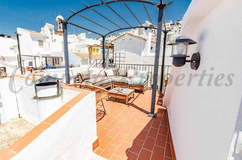 Foto b83d2e32-37b8-435c-9c88-65c778693188. Casa adossada a Cómpeta