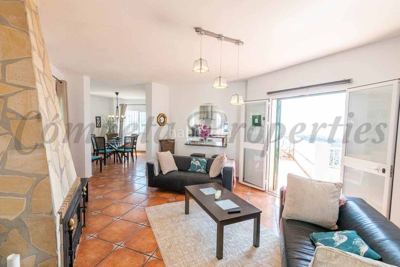 Foto 5cc101aa-8281-41e2-8731-20947c3c7cc8. Chalet avec cheminée parking piscine dans Torrox pueblo Torrox
