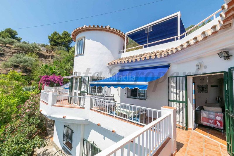 Foto a8bcafa3-9e60-4201-b26f-592129e93069. Chalet avec cheminée parking piscine dans Torrox pueblo Torrox