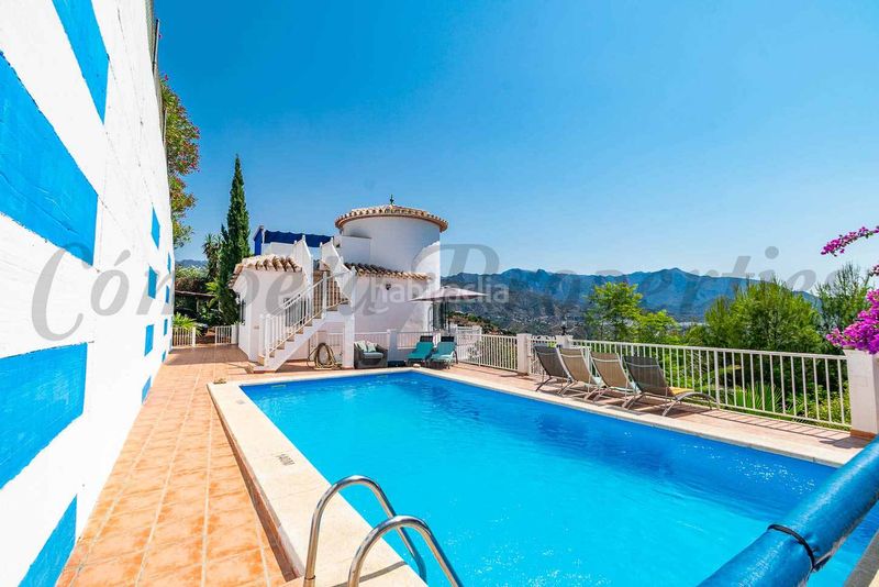 Foto ba223aa1-5b17-4482-b541-a592bf43c535. Chalet avec cheminée parking piscine dans Torrox pueblo Torrox