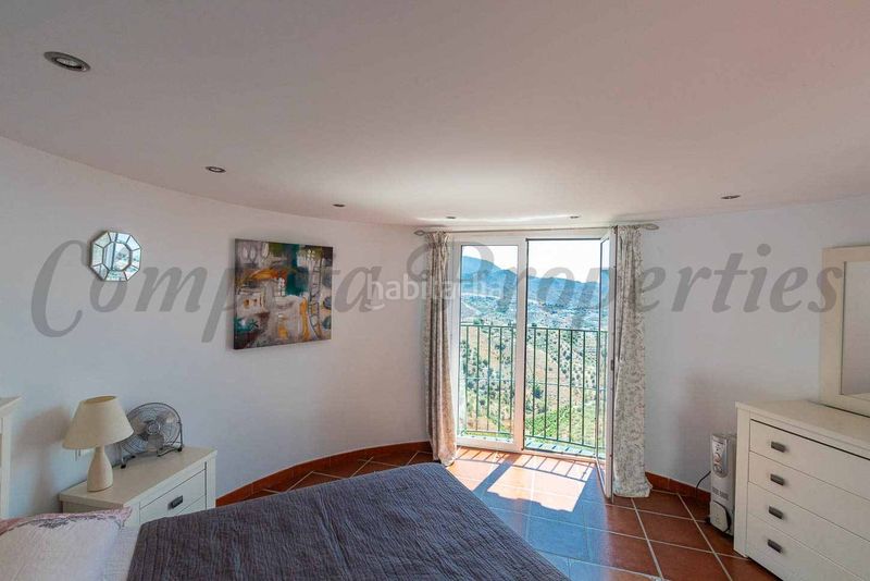 Foto f7fd673b-e1c1-4f45-96fa-de7a997a7aa1. Chalet avec cheminée parking piscine dans Torrox pueblo Torrox