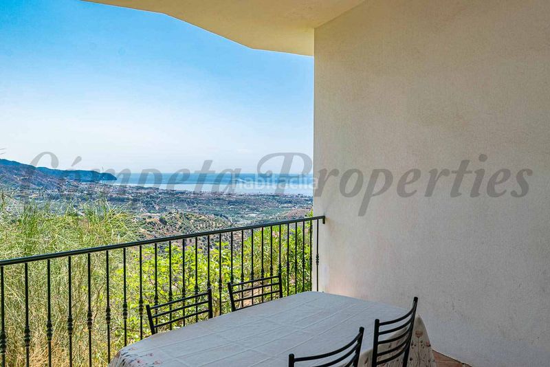 Foto f85442f8-7a29-4118-9a00-0826014b3b7d. Chalet avec cheminée parking piscine dans Torrox pueblo Torrox