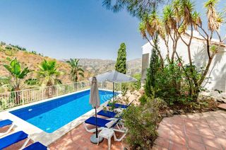 Casale in Cómpeta. Casa de campo tradicional con piscina privada