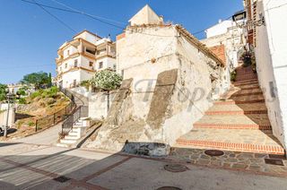 Casa bifamiliare in Sedella. Dos parcelas urbanas contiguas