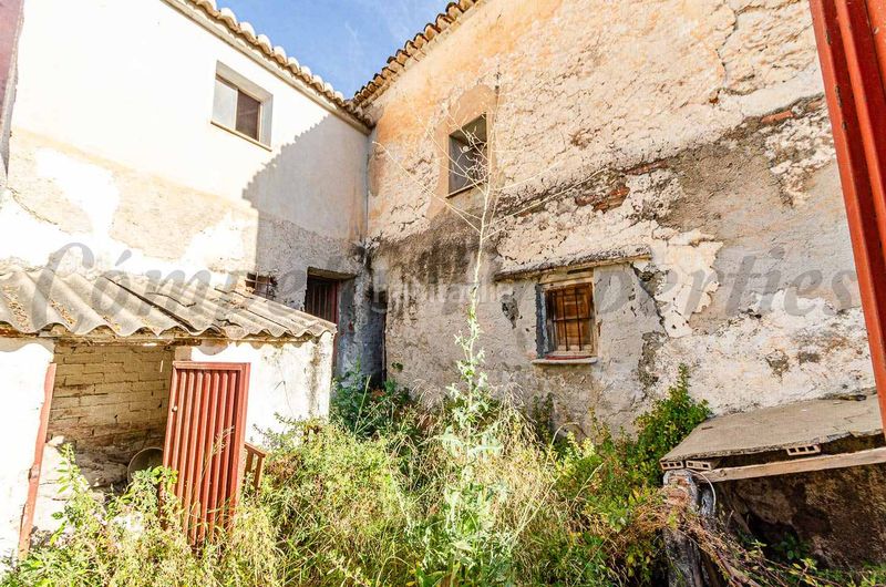 Foto 9e7307c1-cbb4-4baa-89a0-84cb42f1ab36. Casa aparellada a Sedella
