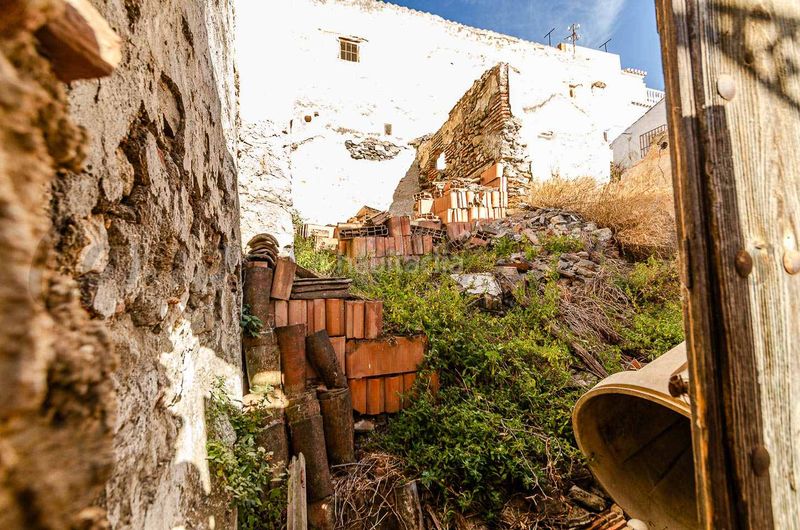 Foto fe51a4ad-a13d-48a9-8d77-ff2c33ff80a9. Casa aparellada a Sedella