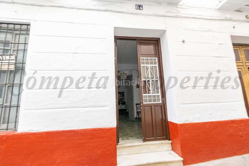 Foto 1b9ba65e-309c-46d6-a688-355524ee7800. Casa adossada amb xemeneia a Torrox pueblo Torrox