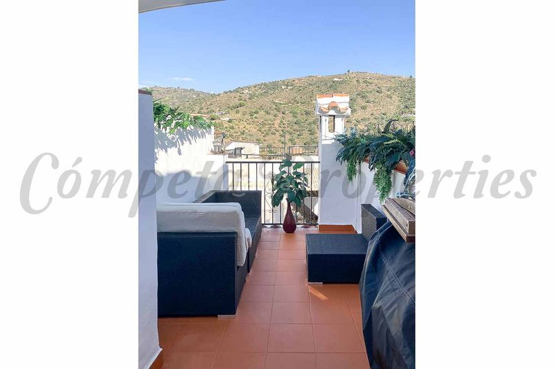 Foto 63f47d4f-6cfc-4b0f-816c-e4da88bc7ae7. Casa  de pueblo a la venta en Torrox pueblo Torrox