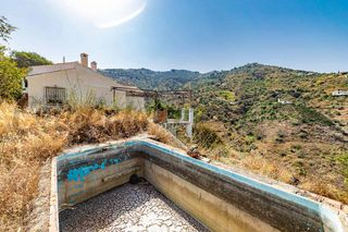 Masía en Torrox Pueblo. Casa de campo en torrox con potencial