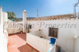 Maison jumelée à Torrox Pueblo. Casa de pueblo en torrox con enorme potencial