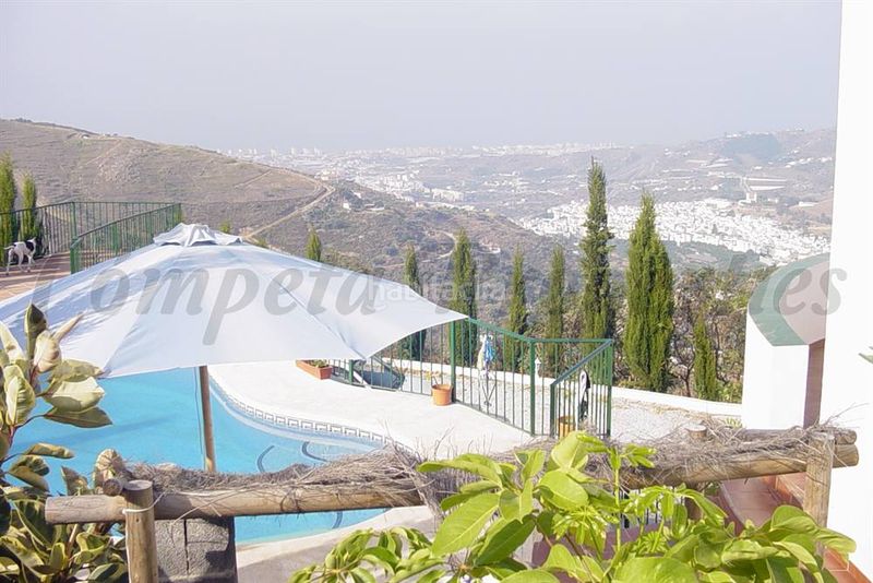 Foto 06f2328a-0d51-4501-b295-51e2c9bc1d36. Chalet avec chauffage parking piscine dans Torrox pueblo Torrox
