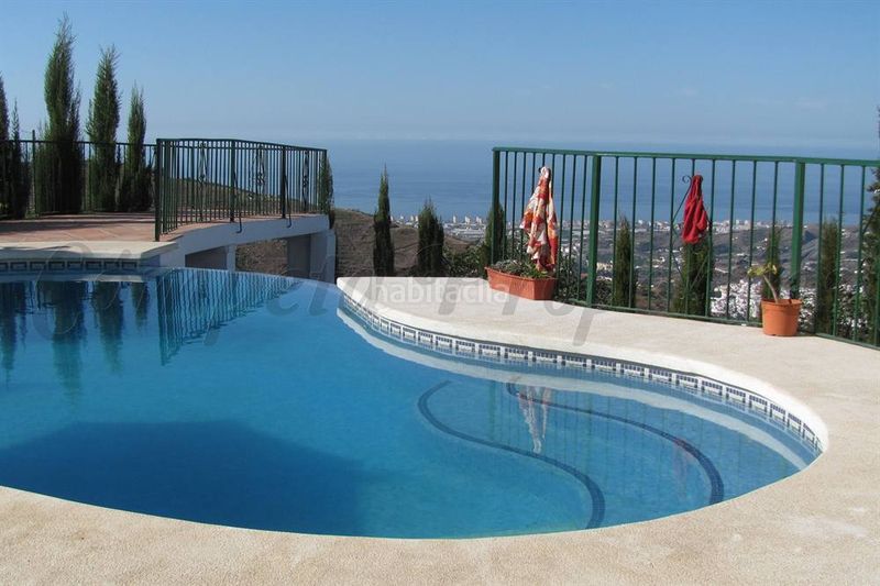 Foto 28838b5b-2ef5-492b-bb70-66d3f1a50e79. Chalet avec chauffage parking piscine dans Torrox pueblo Torrox