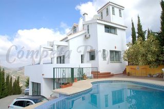 Chalet in Torrox Pueblo. Impresionante casa de campo con doble altura en torrox
