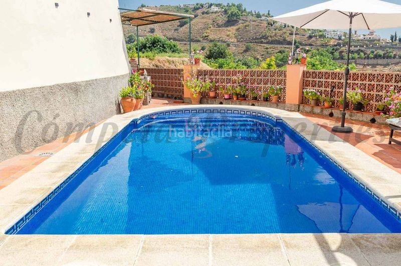 Foto 1a79a469-2a5f-4a81-a5fb-949347d4b837. Xalet amb xemeneia aparcament piscina a Cómpeta