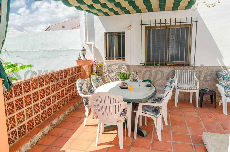 Foto a69a3552-d259-4e93-ba90-7f824f1ccaf2. Xalet amb xemeneia aparcament piscina a Cómpeta