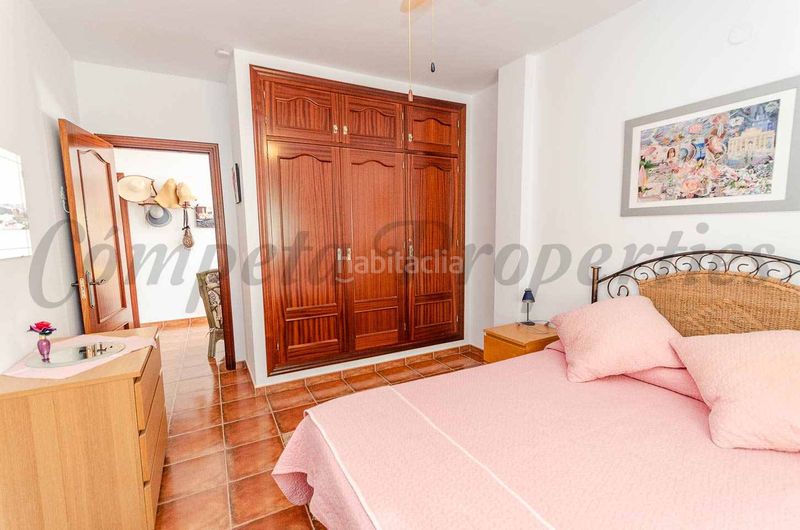 Foto ef6ff986-62ac-4a37-b784-613d101f98dd. Masia amb xemeneia aparcament piscina a Cómpeta