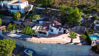 Casa a Cómpeta. Casa de campo con espectaculares vistas al mar y cómpeta