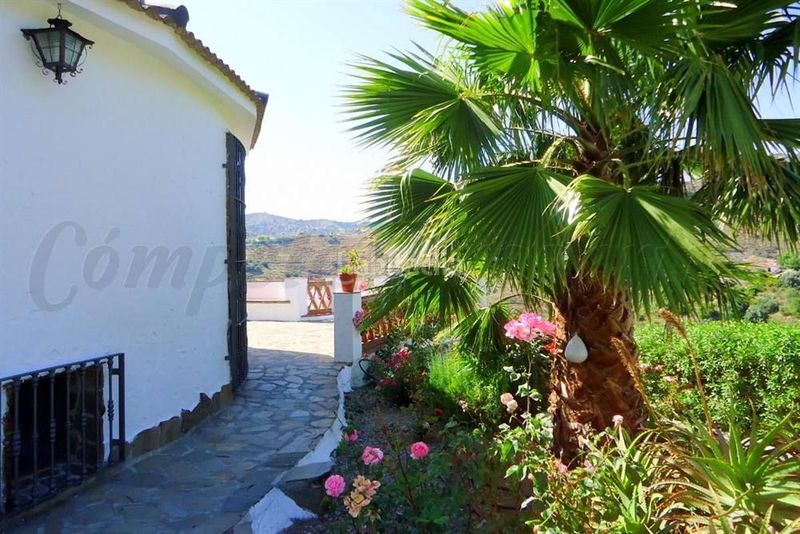Foto 3aa76596-1084-4ee6-9b46-0f2a1d14165d. Casa con piscina in Torrox pueblo Torrox