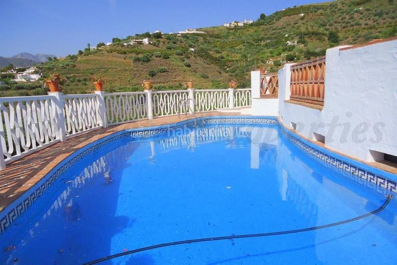 Foto 85fe18bd-2d98-44dc-8e6e-315d1df8c1b8. Casa con piscina in Torrox pueblo Torrox