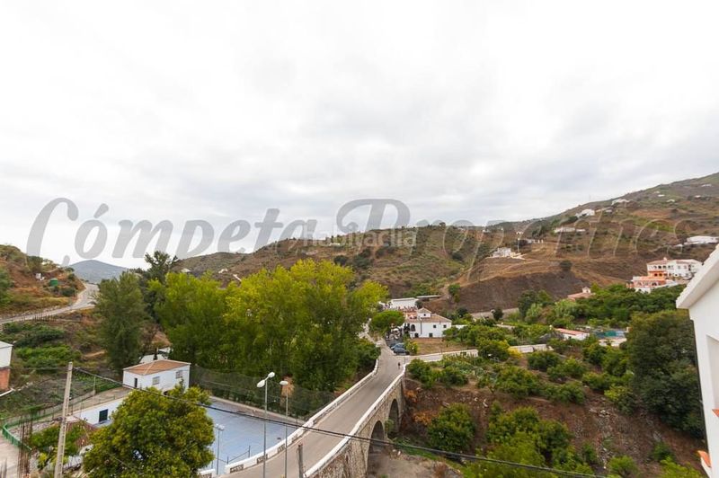 Foto ab517812-b033-40ec-850d-9a49d0c83645. Casa in Árchez