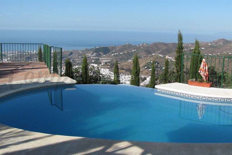 Foto fe2a919e-b30a-4ae2-b566-a4fc3091e1e8. Maison avec piscine dans Torrox pueblo Torrox