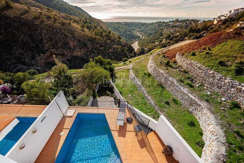 Foto a33b3b77-b32f-4d79-b269-98eef1240616. Casa amb aparcament piscina a Frigiliana