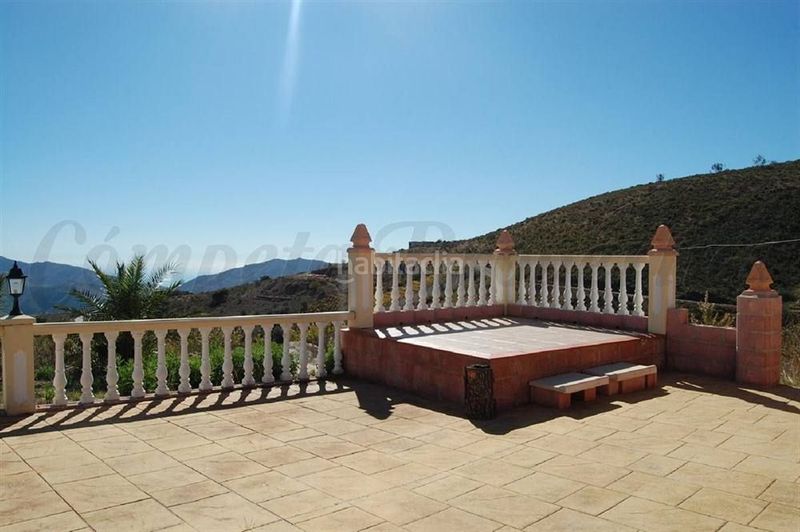 Foto a0cde310-436b-40bc-bae4-8dea5bd3b202. Casa amb calefacció piscina a Sedella