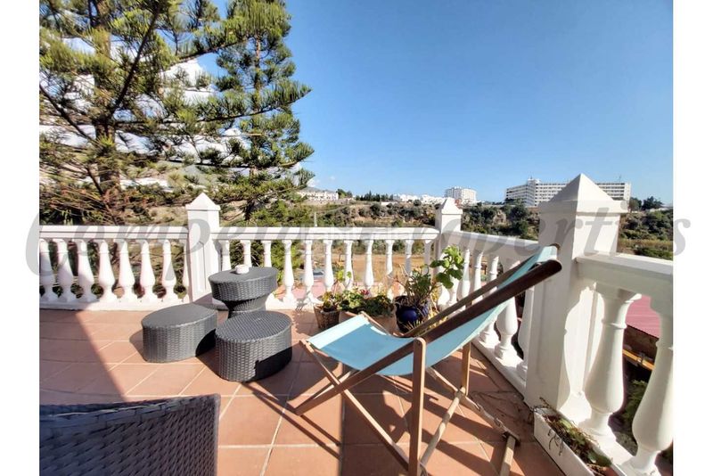 Foto 42145531-43bf-4b0f-8ce6-381316abf1bf. Maison avec parking piscine dans Avda Pescia - Ctra de Frigiliana Nerja