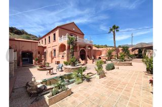 Casa in Avda Pescia - Ctra de Frigiliana. Casa de campo en nerja