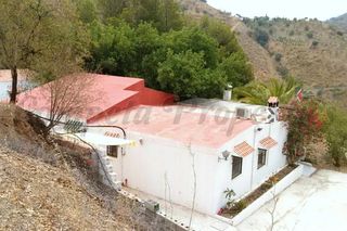 Casa in Canillas de Aceituno. Casa de campo en canillas de aceituno