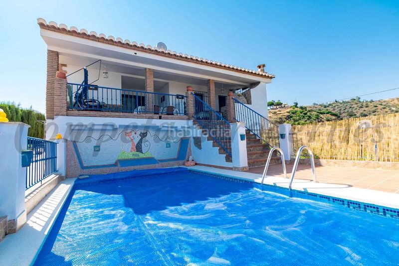 Foto 5731f3d1-6ccd-41b1-951b-1f3868da2ab3. Haus mit parking pool in Torrox pueblo Torrox