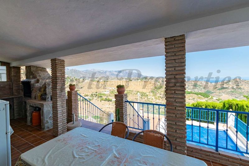 Foto 8eb3af3a-1672-4842-8715-e08716b7b3e7. Haus mit parking pool in Torrox pueblo Torrox