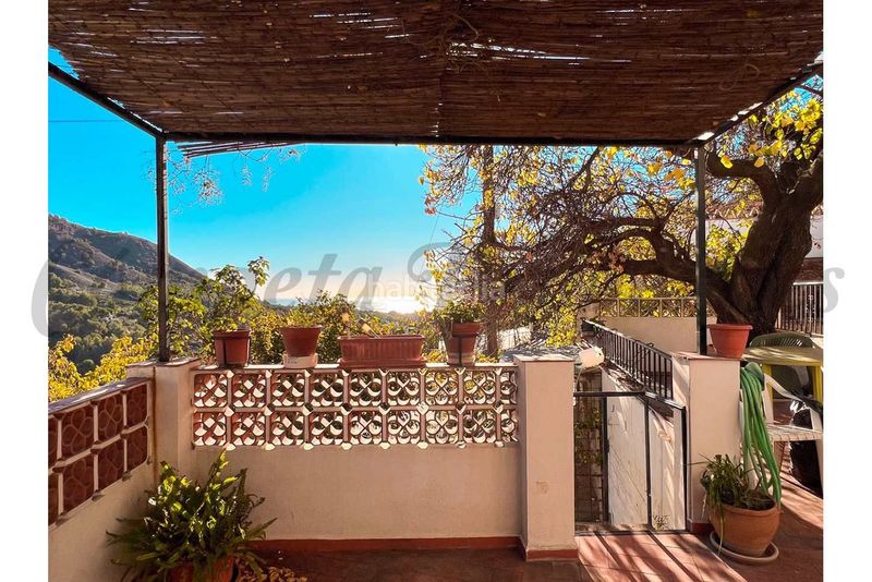 Foto a8e1a755-0336-4373-907c-4c615df2c562. Casa amb piscina a Hispanidad - Vivar Téllez Vélez - Málaga