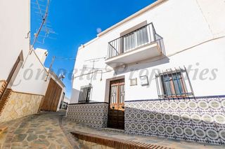 House in Sayalonga. Casa pueblo en corumbela