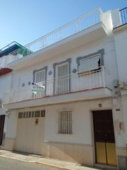 Maison à Morón de la Frontera. Oportunidad de casa con cochera en calle haza