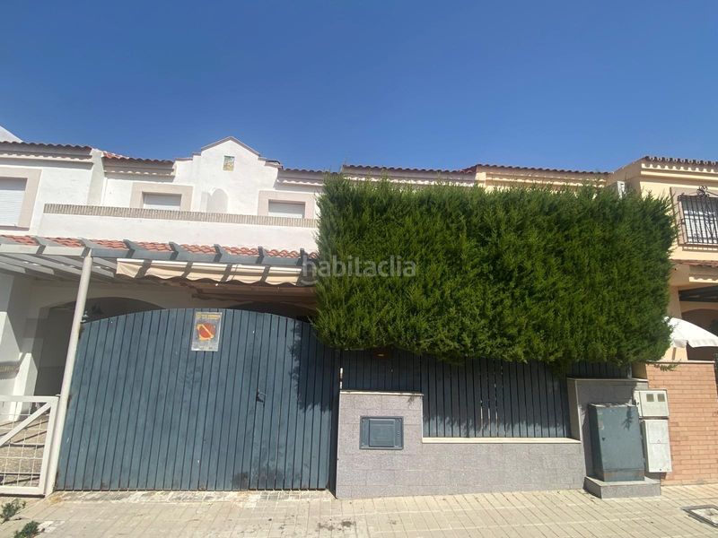 Foto 5605d5ba-1cd6-4262-82ac-92f2a53b8c49. Casa amb aparcament a Morón de la Frontera
