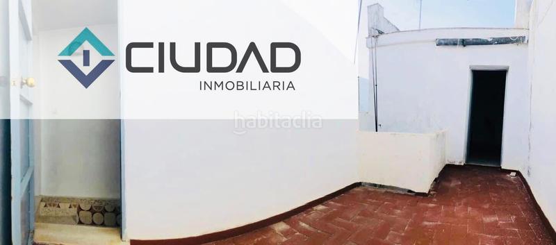 Foto 2a4cd5dd-1c38-4d05-9cc7-831d658d8c9b. Casa  centrica en calle mogrollos en Arahal