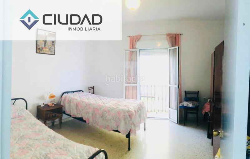 Foto 47913c2e-6a3b-464c-9a71-fe10292aa9a0. Casa  centrica en calle mogrollos en Arahal