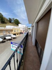 Flat in Morón de la Frontera. Amplio piso con terraza en calle ancha !