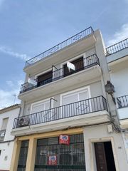 Appartamento in Morón de la Frontera. Amplio piso con terraza en calle ancha !