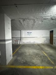 Parking voiture à Morón de la Frontera. Garaje con trastero
