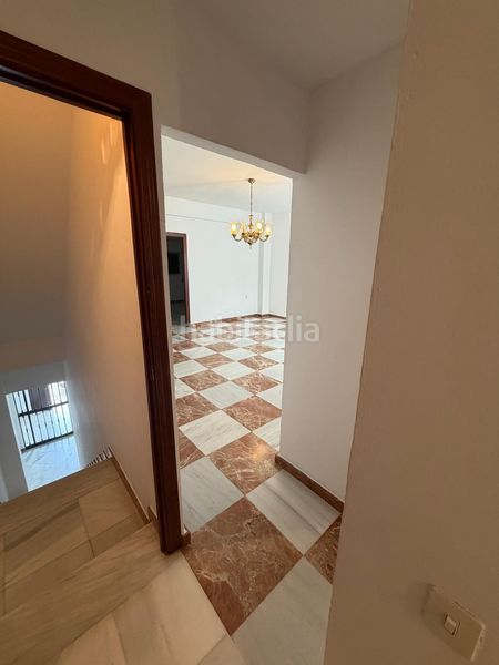 Foto b18d6ae2-4fa6-427a-8915-f42a2d6b5d69. Casa amb aparcament a Morón de la Frontera
