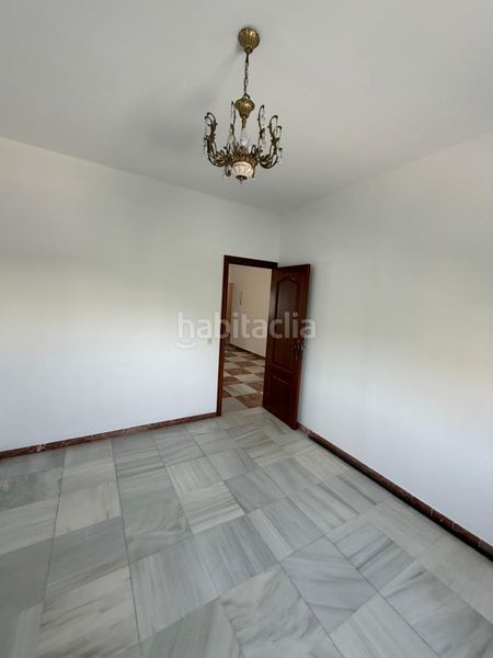 Foto f6b9afdc-3c51-4c6e-8561-184eefb629b2. Casa amb aparcament a Morón de la Frontera